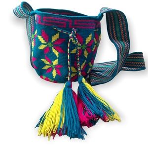 100% Handcrafted by native Colombians Crossbody